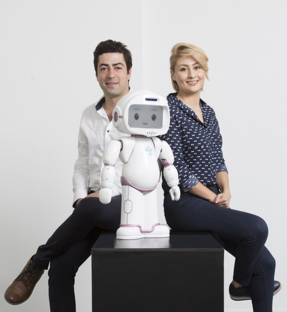 robot-for-research-development - LuxAI S.A.